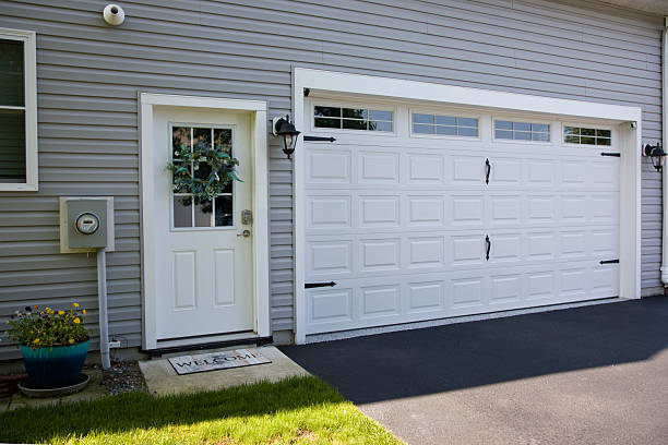24/7 Emergency Garage Door Panel Replacement experts in Charlotte, TN